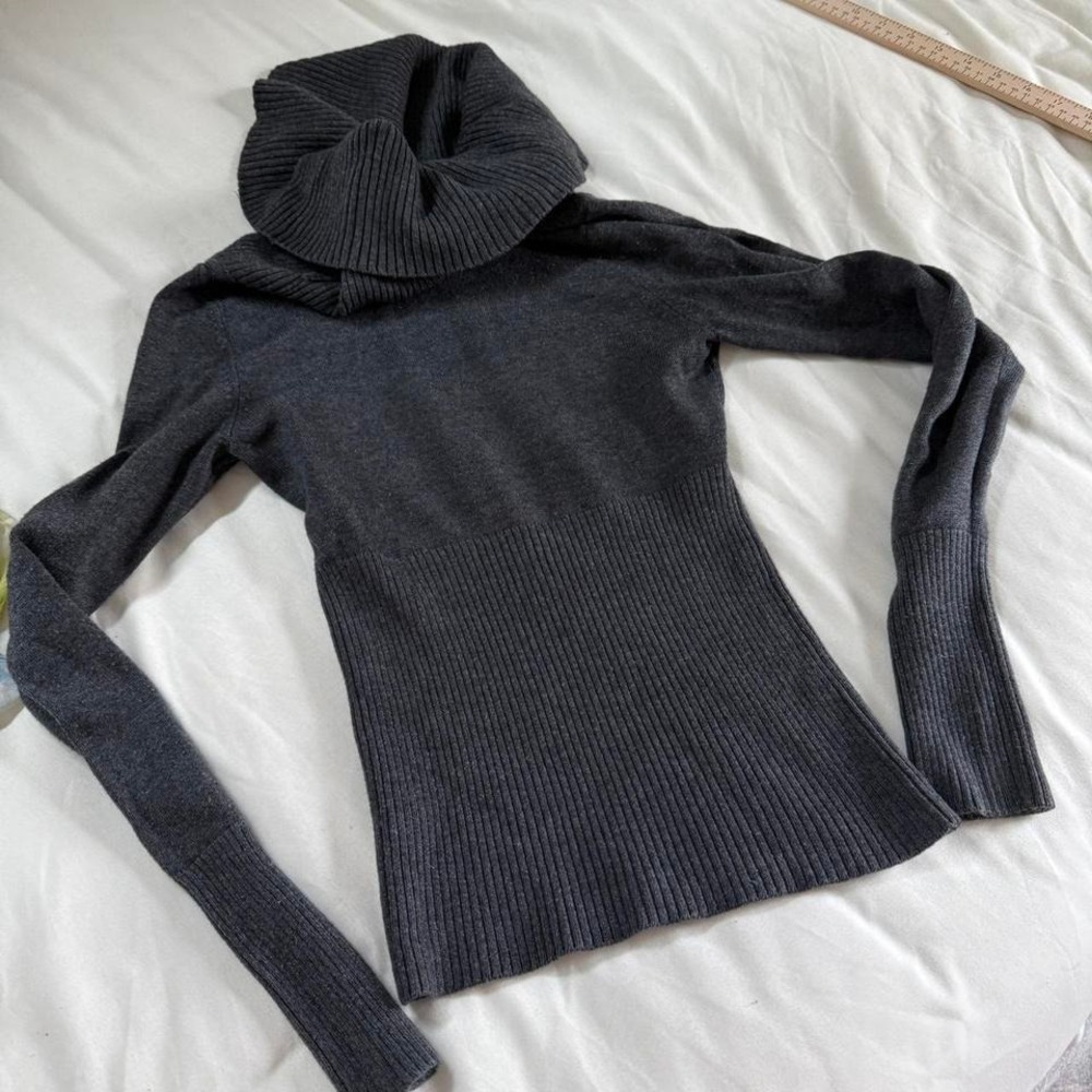 Y2K inc charcoal ribbed off shoulder sweater size medium - Picture 5 of 5